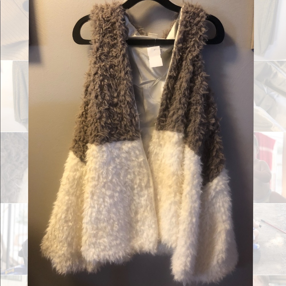 Fuzzy vest Shaw